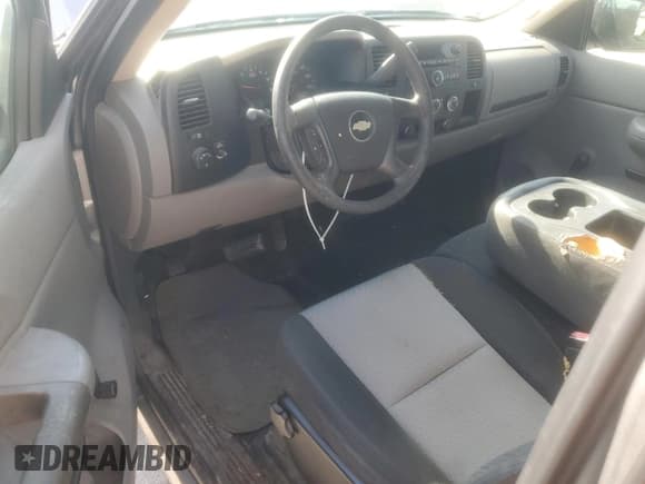 ✅ 2009 Chevrolet Silverado 1500 Work Truck • VIN: 1GCEC19X59Z179583 • Lot: 82008165. Wystawiony na Copart z przebiegiem 188 430 mil. Bezpłatny archiwum sprzedaży aukcyjnych z USA i szczegółowy raport historii pojazdu na DreamBid. Zdjęcie 8.