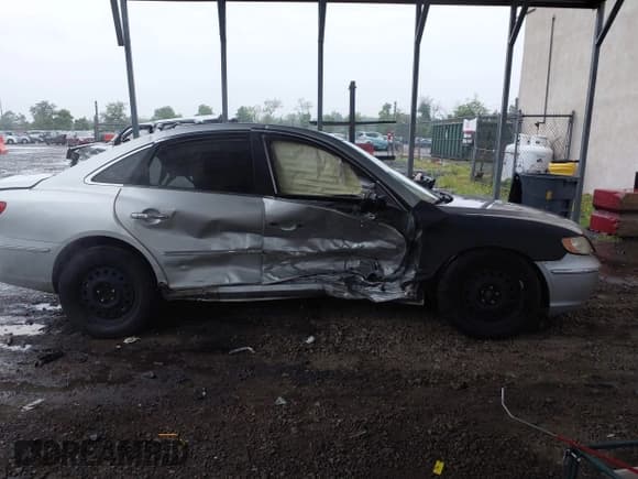 ✅ 2009 Hyundai Azera Limited • VIN: KMHFC46F39A370401 • Lot: 42370957. Listed on IAAI with 202,696 mi. Free auction sales archive from the USA and detailed vehicle history report at DreamBid. Image 13.