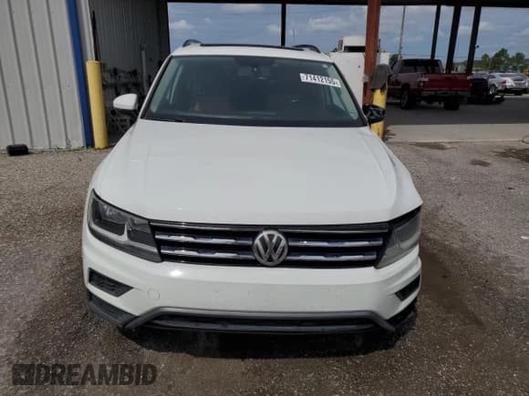 ✅ 2019 Volkswagen Tiguan SE • VIN: 3VV3B7AX2KM147840 • Lot: 71412155. Wystawiony na Copart z przebiegiem 116 972 mil. Bezpłatny archiwum sprzedaży aukcyjnych z USA i szczegółowy raport historii pojazdu na DreamBid. Zdjęcie 5.
