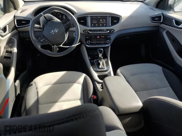 ✅ 2017 Hyundai Ioniq Blue • VIN: KMHC65LC1HU022362 • Lot: 49693105. Wystawiony na Copart z przebiegiem 102 550 mil. Bezpłatny archiwum sprzedaży aukcyjnych z USA i szczegółowy raport historii pojazdu na DreamBid. Zdjęcie 8.