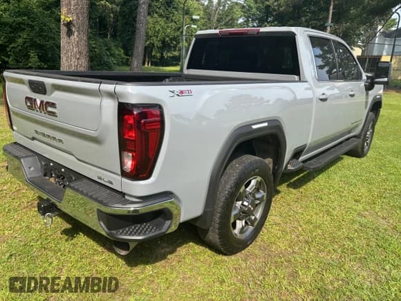 ✅ 2025 GMC Sierra 2500 • VIN: 1GT4UMEY3SF122265 • Лот: 63547375. Опубликован ранее на Copart с пробегом 12 131 миль. Бесплатный доступ к архиву аукционных продаж из США и подробный отчёт об истории автомобиля на DreamBid. Изображение 4.