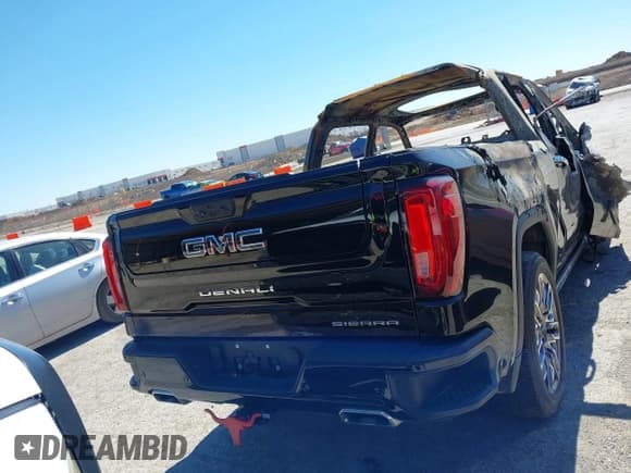 ✅ 2023 GMC Sierra 1500 Denali Ultimate • VIN: 1GTUUHEL7PZ235217 • Лот: 41670662. Опубликован ранее на IAAI с пробегом Не указан. Бесплатный доступ к архиву аукционных продаж из США и подробный отчёт об истории автомобиля на DreamBid. Изображение 15.