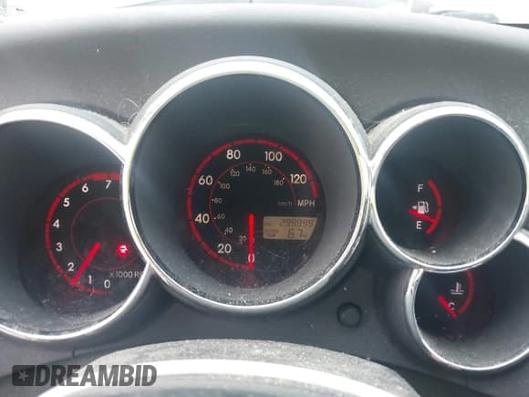 ✅ 2004 Pontiac Vibe • VIN: 5Y2SL62804Z436404 • Lot: 43243396. Wystawiony na IAAI z przebiegiem 299 999 mil. Bezpłatny archiwum sprzedaży aukcyjnych z USA i szczegółowy raport historii pojazdu na DreamBid. Zdjęcie 7.