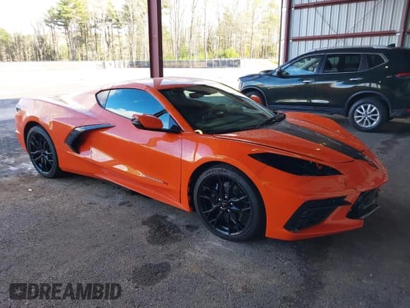 ✅ 2025 Chevrolet Corvette 2LT • VIN: 1G1YB2D42S5105630 • Lot: 43620580. Listed on IAAI with 2,233 mi. Free auction sales archive from the USA and detailed vehicle history report at DreamBid. Image 1.
