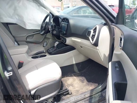 ✅ 2021 Kia Soul S • VIN: KNDJ23AU5M7767700 • Лот: 42687653. Опубликован ранее на IAAI с пробегом 17 055 миль. Бесплатный доступ к архиву аукционных продаж из США и подробный отчёт об истории автомобиля на DreamBid. Изображение 5.