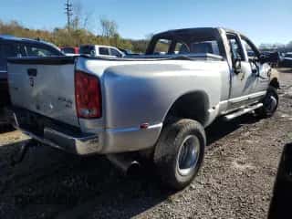 2005 Dodge 3500 SLT z VIN 3D7MS48CX5G829622, wystawiony jako Copart lot #79183874 z przebiegiem Nie podano mil oraz Nie do naprawy • Non repairable. Historia ofert i sprzedaży dostępna na DreamBid. Obrazek 3.