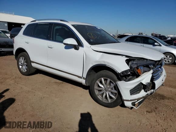 ✅ 2015 Volkswagen Touareg Executive • VIN: WVGEP9BP5FD008138 • Lot: 39012473. Listed on Copart with 41,038 mi. Free auction sales archive from the USA and detailed vehicle history report at DreamBid. Image 4.