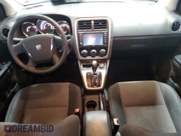 ✅ 2010 Dodge Caliber Mainstreet • VIN: 1B3CB3HA0AD599676 • Лот: 89916905. Опубликован ранее на Copart с пробегом 88 102 миль. Бесплатный доступ к архиву аукционных продаж из США и подробный отчёт об истории автомобиля на DreamBid. Изображение 8.