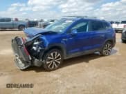 ✅ 2023 Volkswagen Taos SE • VIN: 3VVSX7B26PM333677 • Лот: 81408075. Опубликован ранее на Copart с пробегом 45 027 миль. Бесплатный доступ к архиву аукционных продаж из США и подробный отчёт об истории автомобиля на DreamBid. Изображение 1.