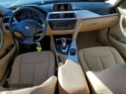 ✅ 2015 BMW 3 Series 320i xDrive • VIN: WBA3C3C51FK201879 • Lot: 94886885. Wystawiony na Copart z przebiegiem 82 721 mil. Bezpłatny archiwum sprzedaży aukcyjnych z USA i szczegółowy raport historii pojazdu na DreamBid. Zdjęcie 8.