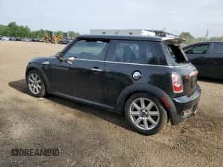 2012 MINI Hardtop S with VIN WMWSV3C57CTY17355, listed as a Copart auction lot 63561395 with 157,122 mi miles and Clean title. Bid and sale history available at DreamBid. Image 2.