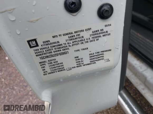 ✅ 2005 Chevrolet Silverado 2500HD LS • VIN: 1GCHK23U25F839031 • Lot: 41594750. Wystawiony na IAAI z przebiegiem 320 713 mil. Bezpłatny archiwum sprzedaży aukcyjnych z USA i szczegółowy raport historii pojazdu na DreamBid. Zdjęcie 9.