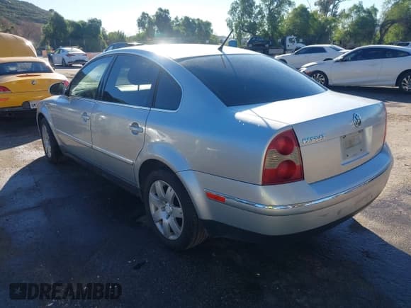 ✅ 2005 Volkswagen Passat GLS • VIN: WVWAD63B95E061561 • Lot: 43868707. Listed on IAAI with 125,479 mi. Free auction sales archive from the USA and detailed vehicle history report at DreamBid. Image 3.
