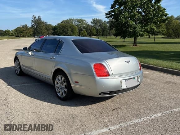 ✅ 2006 Bentley Flying Spur • VIN: SCBBR53W36C038540 • Лот: 81328405. Опубликован ранее на Copart с пробегом 50 829 миль. Бесплатный доступ к архиву аукционных продаж из США и подробный отчёт об истории автомобиля на DreamBid. Изображение 3.