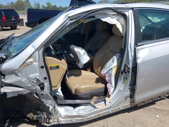 ✅ 2013 Hyundai Azera • VIN: KMHFH4JG5DA270875 • Lot: 41984735. Wystawiony na IAAI z przebiegiem Nie podano. Bezpłatny archiwum sprzedaży aukcyjnych z USA i szczegółowy raport historii pojazdu na DreamBid. Zdjęcie 16.