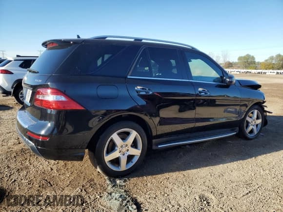 ✅ 2015 Mercedes-Benz M 400 • VIN: 4JGDA5GB2FA555758 • Lot: 89438195. Listed on Copart with 108,673 mi. Free auction sales archive from the USA and detailed vehicle history report at DreamBid. Image 3.