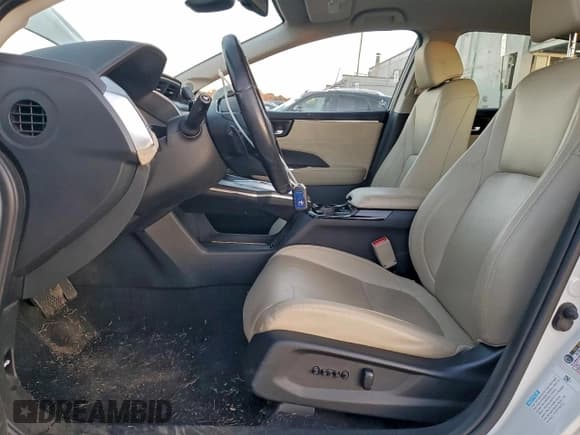 ✅ 2018 Honda Clarity Touring • VIN: JHMZC5F38JC002333 • Lot: 94794965. Listed on Copart with 96,180 mi. Free auction sales archive from the USA and detailed vehicle history report at DreamBid. Image 7.