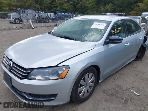 ✅ 2013 Volkswagen Passat S • VIN: 1VWAP7A34DC097948 • Lot: 43296709. Wystawiony na IAAI z przebiegiem 180 000 mil. Bezpłatny archiwum sprzedaży aukcyjnych z USA i szczegółowy raport historii pojazdu na DreamBid. Zdjęcie 2.