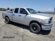 ✅ 2010 Dodge 1500 ST • VIN: 1D7RV1GT8AS110188 • Lot: 59577965. Wystawiony na Copart z przebiegiem 229 355 mil. Bezpłatny archiwum sprzedaży aukcyjnych z USA i szczegółowy raport historii pojazdu na DreamBid. Zdjęcie 4.
