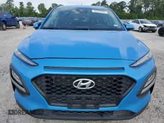 2020 Hyundai Kona SEL z VIN KM8K22AA7LU494405, wystawiony jako Copart lot #55375593 z przebiegiem 18 788 mil mil oraz . Historia ofert i sprzedaży dostępna na DreamBid. Obrazek 5.