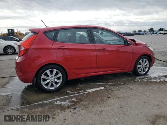 ✅ 2013 Hyundai Accent SE • VIN: KMHCU5AE7DU092467 • Лот: 74228374. Опубликован ранее на Copart с пробегом 146 553 миль. Бесплатный доступ к архиву аукционных продаж из США и подробный отчёт об истории автомобиля на DreamBid. Изображение 3.