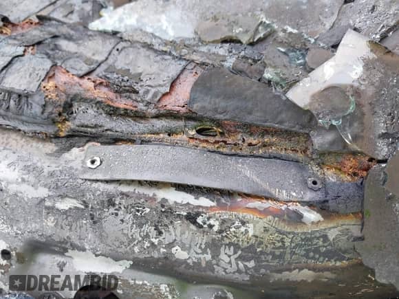 1999 Chevrolet Blazer LT z VIN 1GNDT13W9X2240796, wystawiony jako IAAI lot #41919664 z przebiegiem Nie podano mil oraz . Historia ofert i sprzedaży dostępna na DreamBid. Obrazek 9.