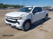 ✅ 2022 Chevrolet Silverado 1500 RST • VIN: 3GCUDEEDXNG634773 • Lot: 43339956. Wystawiony na IAAI z przebiegiem 77 414 mil. Bezpłatny archiwum sprzedaży aukcyjnych z USA i szczegółowy raport historii pojazdu na DreamBid. Zdjęcie 17.