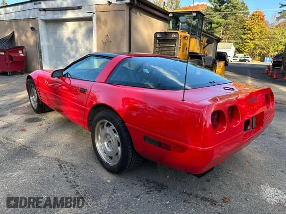 ✅ 1994 Chevrolet Corvette • VIN: 1G1YY22P4R5108017 • Lot: 51433775. Wystawiony na Copart z przebiegiem 107 281 mil. Bezpłatny archiwum sprzedaży aukcyjnych z USA i szczegółowy raport historii pojazdu na DreamBid. Zdjęcie 3.