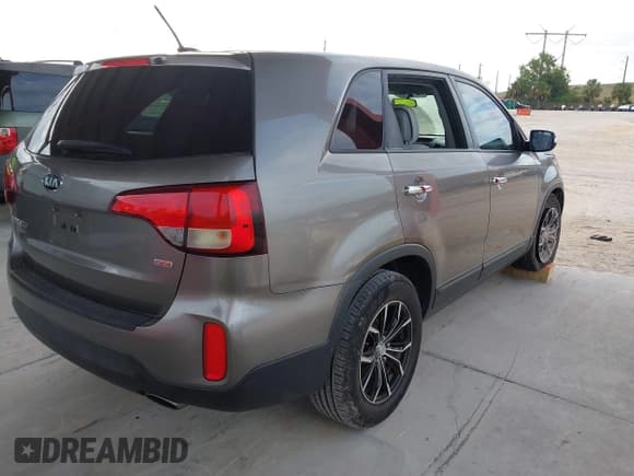 ✅ 2014 Kia Sorento LX • VIN: 5XYKT3A62EG541315 • Lot: 43835779. Wystawiony na IAAI z przebiegiem Nie podano. Bezpłatny archiwum sprzedaży aukcyjnych z USA i szczegółowy raport historii pojazdu na DreamBid. Zdjęcie 4.