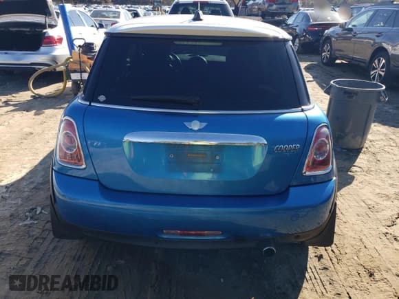 ✅ 2012 MINI Hardtop • VIN: WMWSU3C51CT185276 • Lot: 91617455. Listed on Copart with 121,235 mi. Free auction sales archive from the USA and detailed vehicle history report at DreamBid. Image 6.