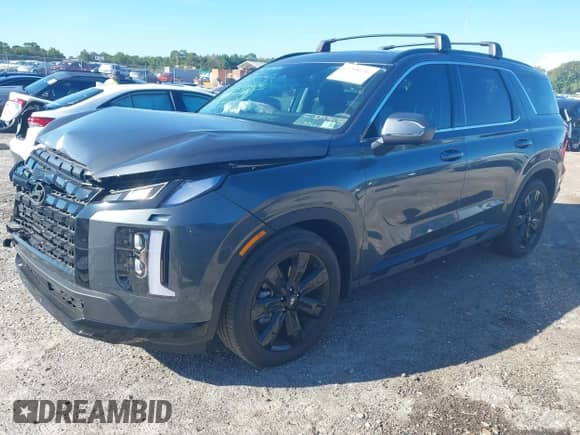 2025 Hyundai Palisade XRT z VIN KM8R34GE0SU945657, wystawiony jako IAAI lot #43298136 z przebiegiem 1 334 mil mil oraz . Historia ofert i sprzedaży dostępna na DreamBid. Obrazek 2.