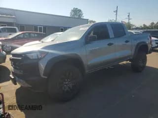 ✅ 2024 Chevrolet Colorado 4WD Trail Boss • VIN: 1GCPTEEK2R1109726 • Лот: 55702654. Опубликован ранее на Copart с пробегом 273 миль. Бесплатный доступ к архиву аукционных продаж из США и подробный отчёт об истории автомобиля на DreamBid. Изображение 1.