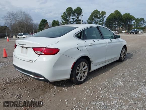 ✅ 2015 Chrysler 200 Limited • VIN: 1C3CCCAB0FN693092 • Lot: 43831005. Wystawiony na IAAI z przebiegiem 103 006 mil. Bezpłatny archiwum sprzedaży aukcyjnych z USA i szczegółowy raport historii pojazdu na DreamBid. Zdjęcie 4.