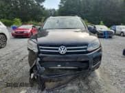 ✅ 2013 Volkswagen Touareg Lux • VIN: WVGEF9BP6DD010352 • Lot: 62585305. Listed on Copart with 210,935 mi. Free auction sales archive from the USA and detailed vehicle history report at DreamBid. Image 5.