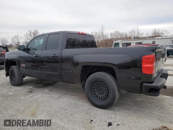 ✅ 2017 Chevrolet Silverado 1500 LT • VIN: 1GCVKREC0HZ233262 • Лот: 84906154. Опубликован ранее на Copart с пробегом 151 516 миль. Бесплатный доступ к архиву аукционных продаж из США и подробный отчёт об истории автомобиля на DreamBid. Изображение 2.
