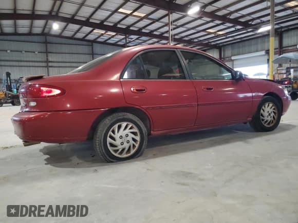 ✅ 1997 Ford Escort LX • VIN: 1FALP13P7VW408884 • Lot: 69968395. Wystawiony na Copart z przebiegiem 237 070 mil. Bezpłatny archiwum sprzedaży aukcyjnych z USA i szczegółowy raport historii pojazdu na DreamBid. Zdjęcie 3.