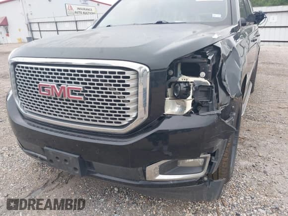 ✅ 2015 GMC Yukon XL SLT • VIN: 1GKS1HKC7FR645636 • Lot: 42093086. Wystawiony na IAAI z przebiegiem 206 189 mil. Bezpłatny archiwum sprzedaży aukcyjnych z USA i szczegółowy raport historii pojazdu na DreamBid. Zdjęcie 19.