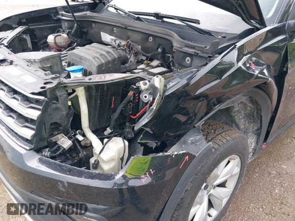 ✅ 2018 Volkswagen Atlas SE • VIN: 1V2LR2CA1JC517616 • Lot: 42724020. Listed on IAAI with 154,079 mi. Free auction sales archive from the USA and detailed vehicle history report at DreamBid. Image 6.