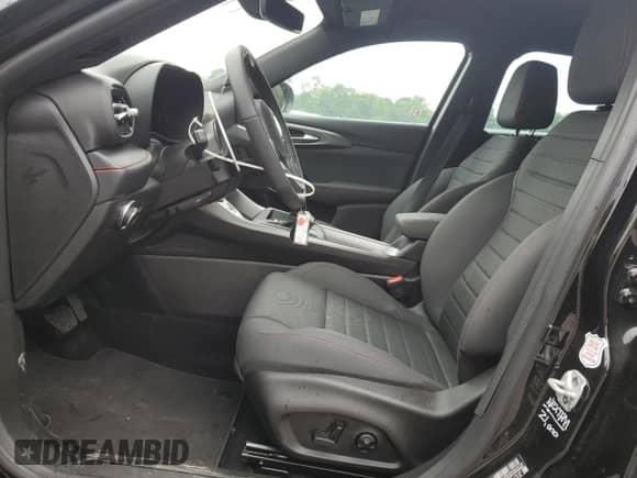 2024 Dodge Hornet R/T z VIN ZACPDFCW8R3A35230, wystawiony jako Copart lot #67230405 z przebiegiem 24 120 mil mil oraz Nie do naprawy • Non repairable. Historia ofert i sprzedaży dostępna na DreamBid. Obrazek 7.