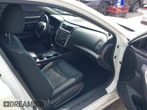 ✅ 2017 Nissan Altima S • VIN: 1N4AL3AP2HC267990 • Lot: 42430991. Wystawiony na IAAI z przebiegiem 128 580 mil. Bezpłatny archiwum sprzedaży aukcyjnych z USA i szczegółowy raport historii pojazdu na DreamBid. Zdjęcie 5.