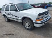 ✅ 1999 Chevrolet Blazer Trailblazer • VIN: 1GNDT13W8X2115188 • Lot: 42273208. Wystawiony na IAAI z przebiegiem 151 882 mil. Bezpłatny archiwum sprzedaży aukcyjnych z USA i szczegółowy raport historii pojazdu na DreamBid. Zdjęcie 1.