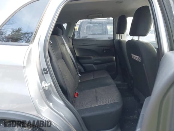 ✅ 2016 Mitsubishi Outlander ES • VIN: JA4AP3AU3GZ061071 • Lot: 43862061. Listed on IAAI with 177,610 mi. Free auction sales archive from the USA and detailed vehicle history report at DreamBid. Image 8.