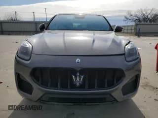 ✅ 2023 Maserati Grecale Modena • VIN: ZN682AVM8P7434729 • Лот: 88773195. Опубликован ранее на Copart с пробегом Не указан. Бесплатный доступ к архиву аукционных продаж из США и подробный отчёт об истории автомобиля на DreamBid. Изображение 5.