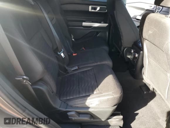 ✅ 2021 Ford Explorer XLT • VIN: 1FMSK7DH1MGB00001 • Lot: 92202305. Wystawiony na Copart z przebiegiem 41 290 mil. Bezpłatny archiwum sprzedaży aukcyjnych z USA i szczegółowy raport historii pojazdu na DreamBid. Zdjęcie 11.