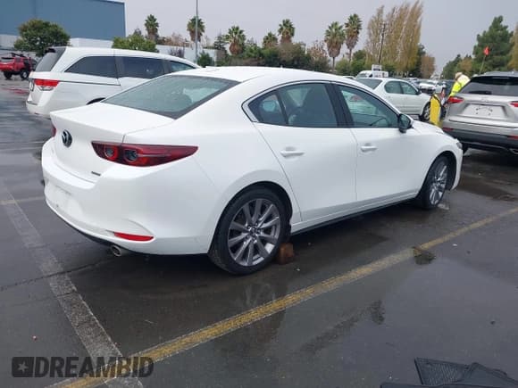 ✅ 2019 Mazda 3 Premium • VIN: 3MZBPAEM0KM101610 • Лот: 43720257. Опубликован ранее на IAAI с пробегом Не указан. Бесплатный доступ к архиву аукционных продаж из США и подробный отчёт об истории автомобиля на DreamBid. Изображение 4.