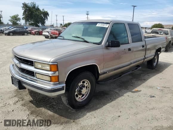 ✅ 2000 Chevrolet Silverado 3500 • VIN: 1GCGC33RXYF421587 • Lot: 81269875. Listed on Copart with 330,642 mi. Free auction sales archive from the USA and detailed vehicle history report at DreamBid. Image 1.