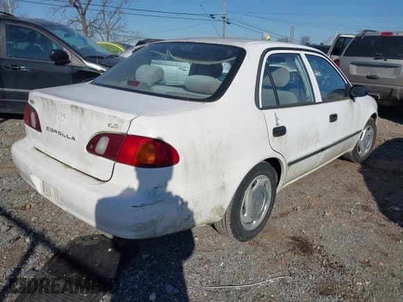 ✅ 1998 Toyota Corolla CE • VIN: 1NXBR12E4WZ021511 • Lot: 43684038. Wystawiony na IAAI z przebiegiem 251 613 mil. Bezpłatny archiwum sprzedaży aukcyjnych z USA i szczegółowy raport historii pojazdu na DreamBid. Zdjęcie 4.