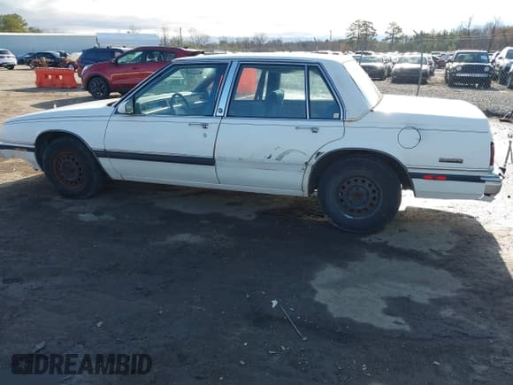 ✅ 1990 Buick LeSabre • VIN: 1G4HR54C8LH407074 • Lot: 41734346. Wystawiony na IAAI z przebiegiem 203 115 mil. Bezpłatny archiwum sprzedaży aukcyjnych z USA i szczegółowy raport historii pojazdu na DreamBid. Zdjęcie 6.