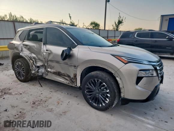 ✅ 2025 Nissan Rogue Platinum • VIN: JN8BT3DD7SW470738 • Lot: 81264375. Listed on Copart with 1,870 mi. Free auction sales archive from the USA and detailed vehicle history report at DreamBid. Image 4.