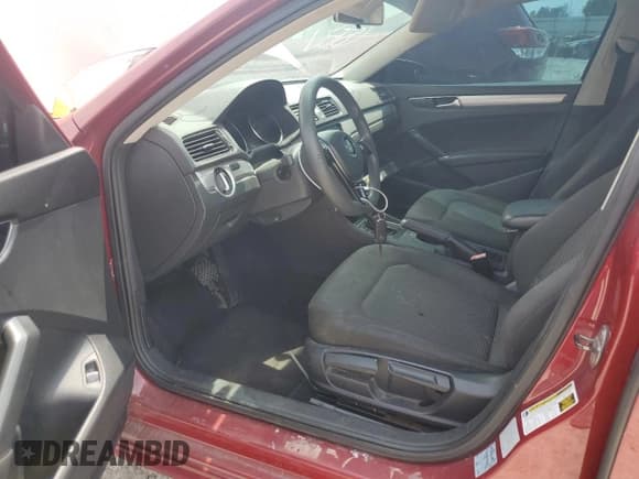 ✅ 2017 Volkswagen Passat S • VIN: 1VWAT7A34HC028226 • Lot: 55608385. Wystawiony na Copart z przebiegiem 159 110 mil. Bezpłatny archiwum sprzedaży aukcyjnych z USA i szczegółowy raport historii pojazdu na DreamBid. Zdjęcie 7.